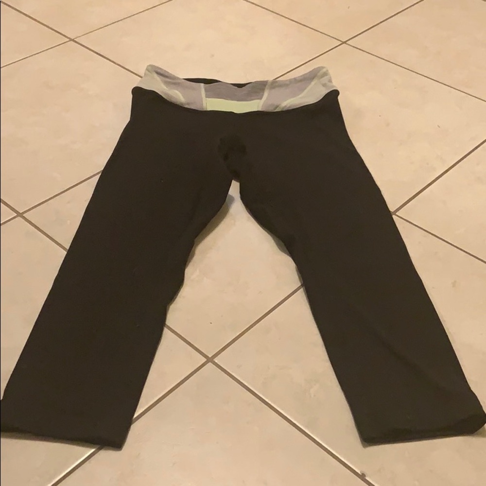 Good condition Lululemon cropped leggings size 4